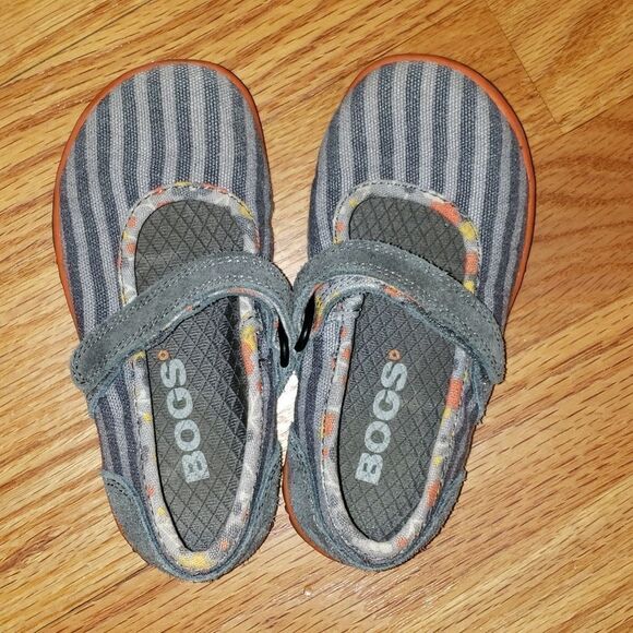 Bogs Girls Mary Jane’s in Gray and Orange - Picture 5 of 8